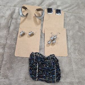 Silvertone/Black Jewelry Bundle (5) Earrings Pierced/Clip Stretch Bracelet GUC